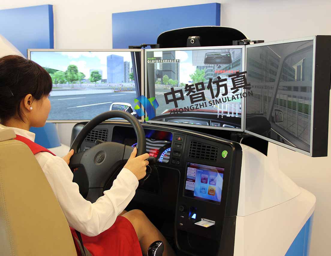 睿航三屏汽車模擬駕駛體驗(yàn)